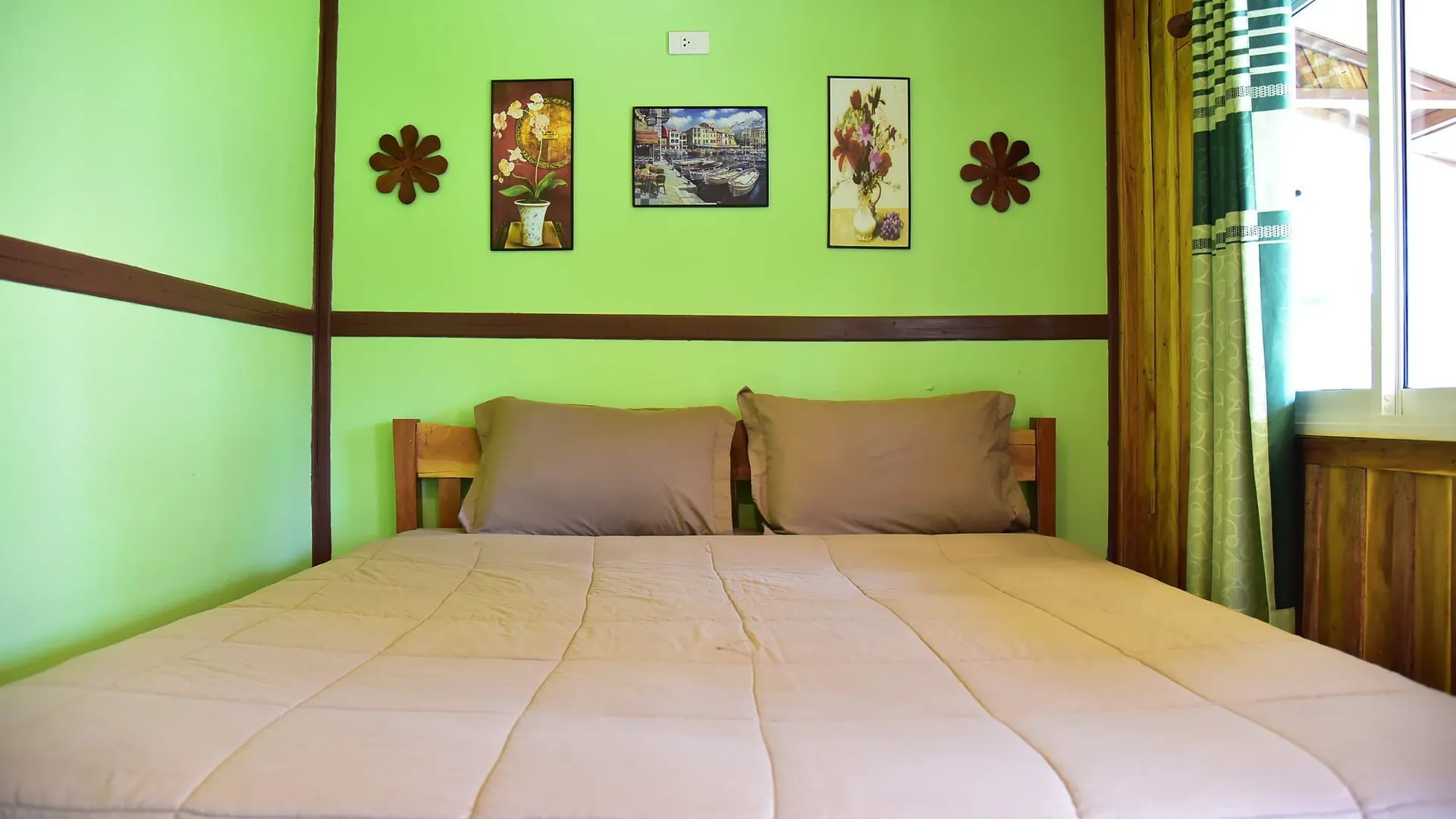 **  Baan San Sa Sin Hotel Koh Lanta Thailand